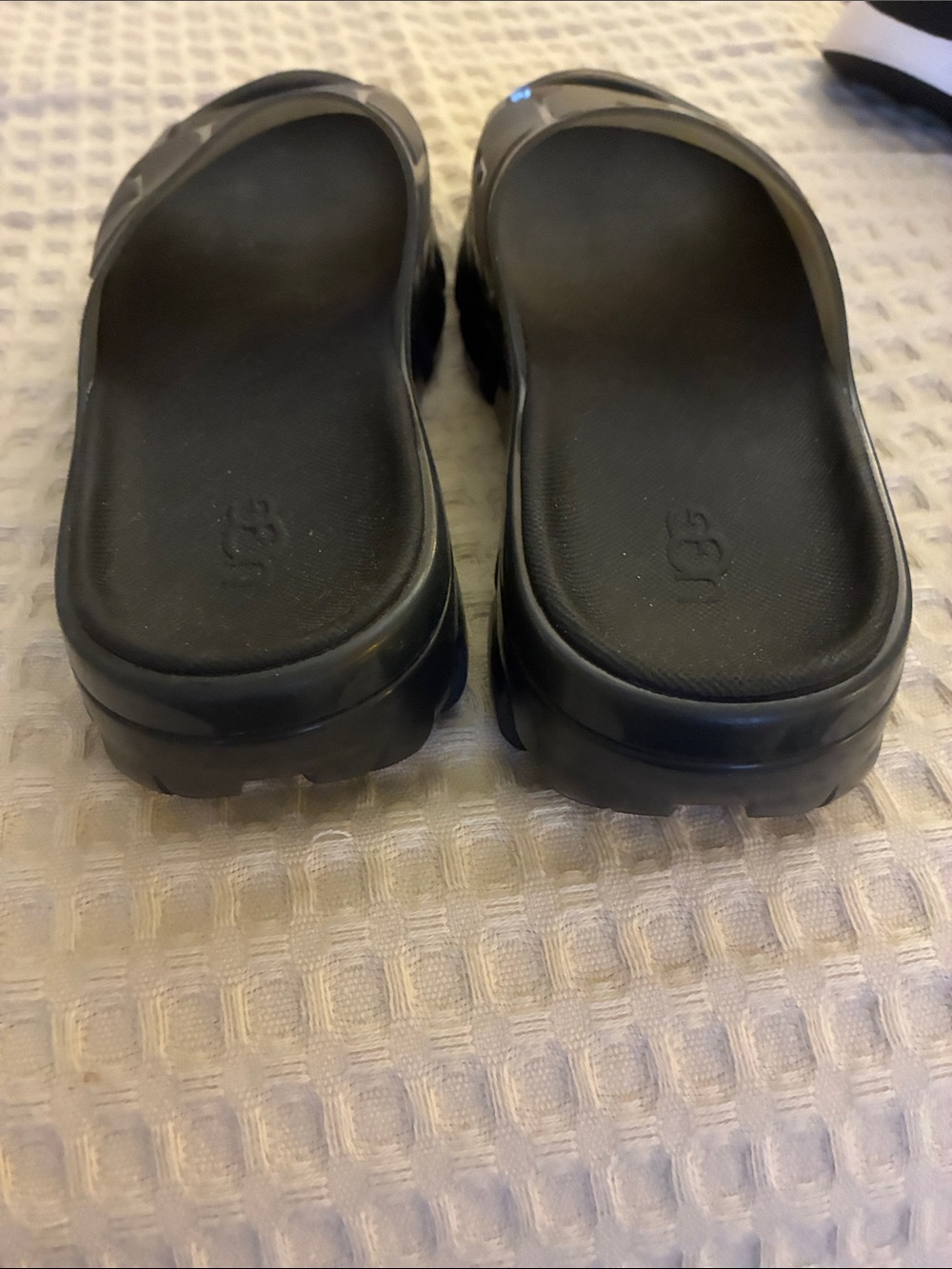 UGG Slips - Picture 3 of 6